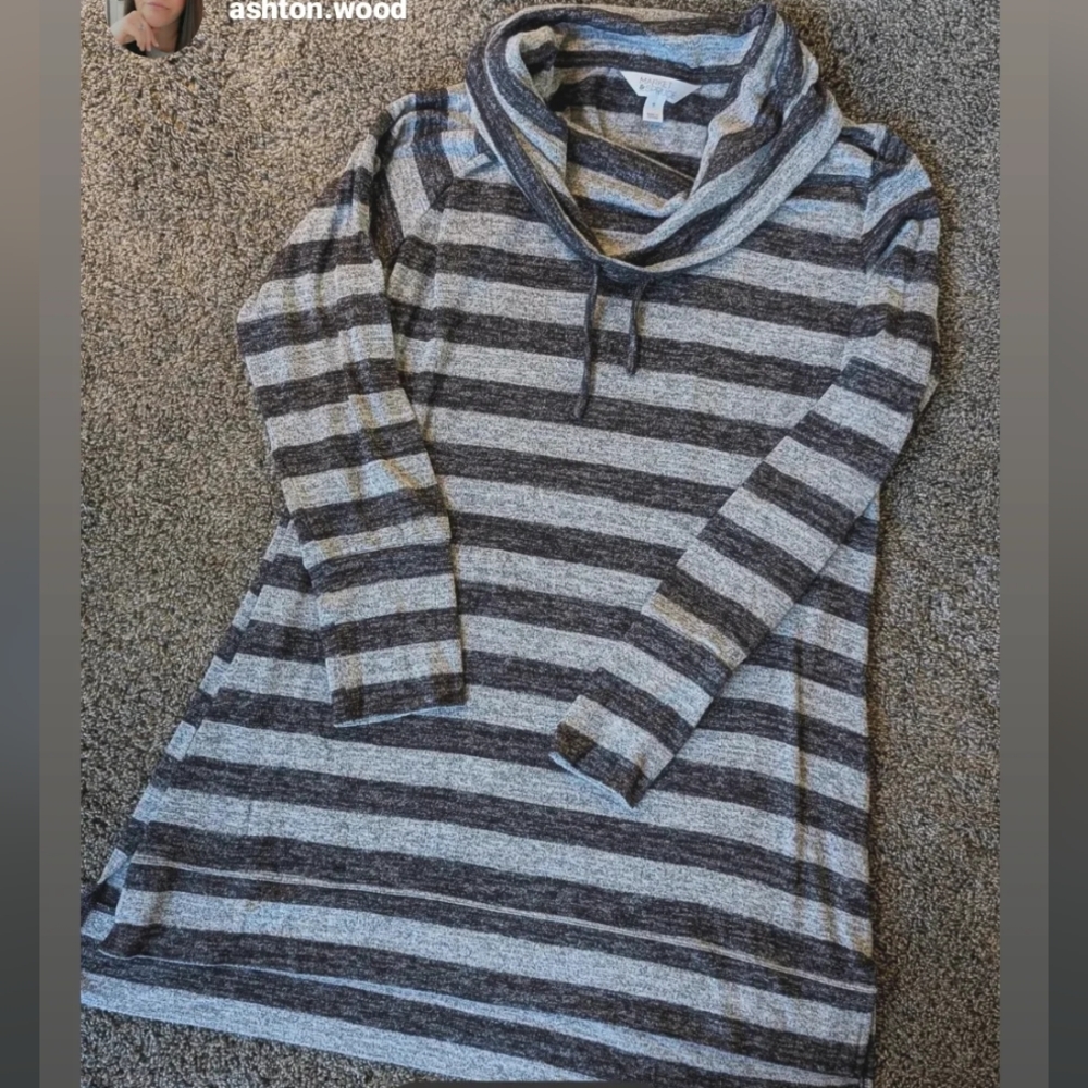 Market & Spruce Gray and White Striped Sweater